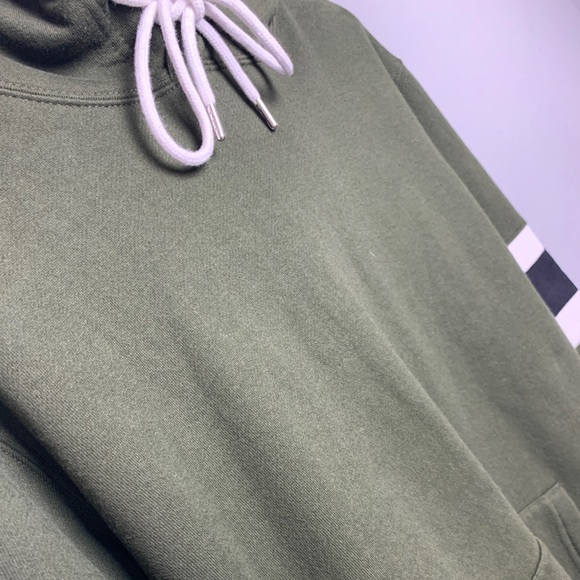 H&M Light Weight Hoodie Green White Black - Picture 2 of 7